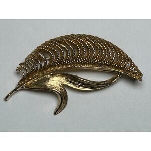 Gold Tone Leaf Brooch Pin Vintage Textured‎ Tropical Palm Feather Accent Jewelry